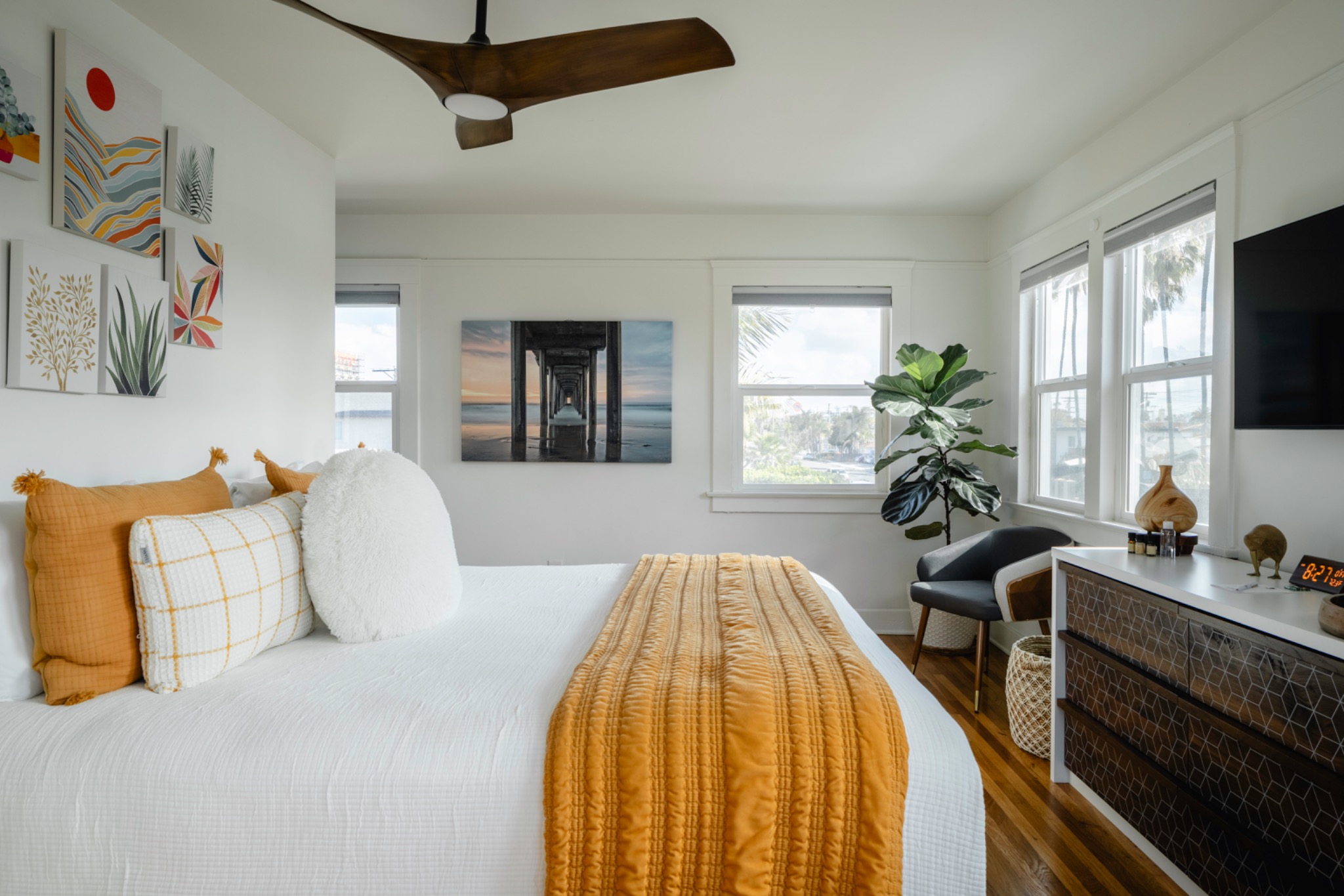 Kiwi Room king bed, bright windows and seating area